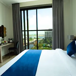 Отель Grand Kingsgate Jaddaf Waterfront By Millennium ****